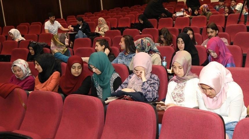 Er&uuml;&rsquo;de &lsquo;yaşama Sevinci&rsquo; Konulu Konferans D&uuml;zenlendi