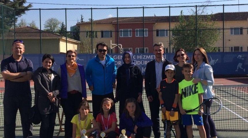 Tenis İl Birinciliği &Ouml;d&uuml;lleri Verildi
