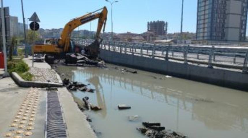 (&ouml;zel Haber) Kazı &Ccedil;alışması Su Borusunu Patlattı