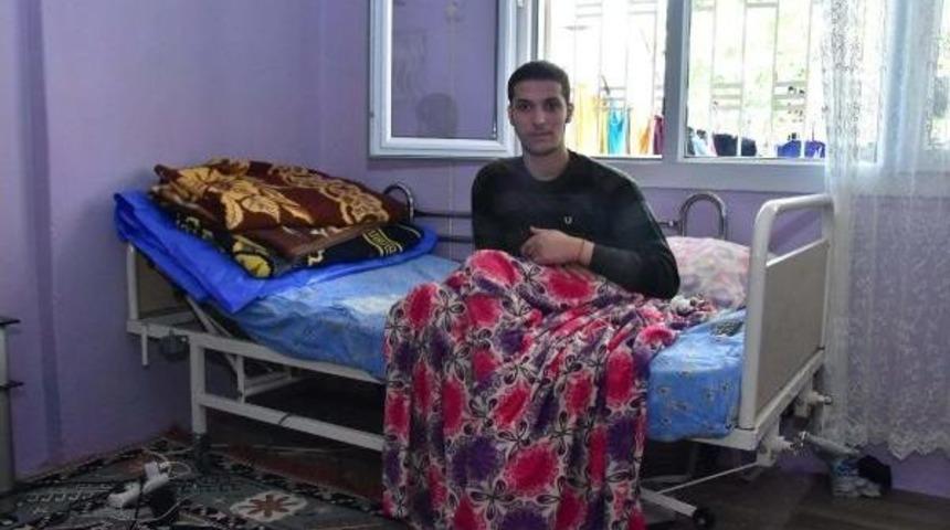 Trafik Kazasında Sakat Kalan Ferhat'ın Tek Hayali Y&uuml;r&uuml;yebilmek