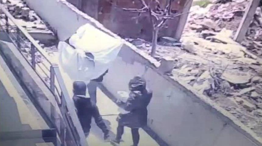 (&ouml;zel) G&uuml;peg&uuml;nd&uuml;z Televizyon Hırsızlığı Kamerada