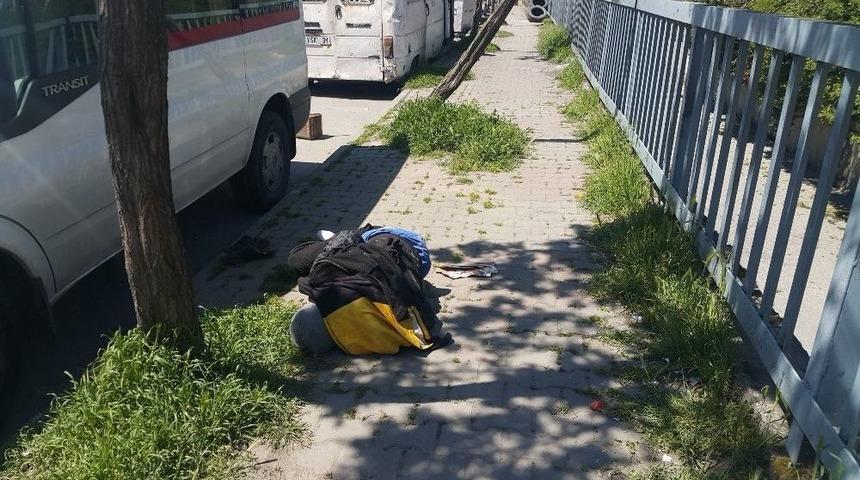 (&ouml;zel Haber) Kağıthane&rsquo;de Kaldırımda Yaşayan Evsiz Y&uuml;rekleri Burktu