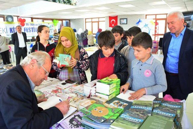 Lapseki’de 23-29 Nisan Kitap Festivali Etkinlikleri