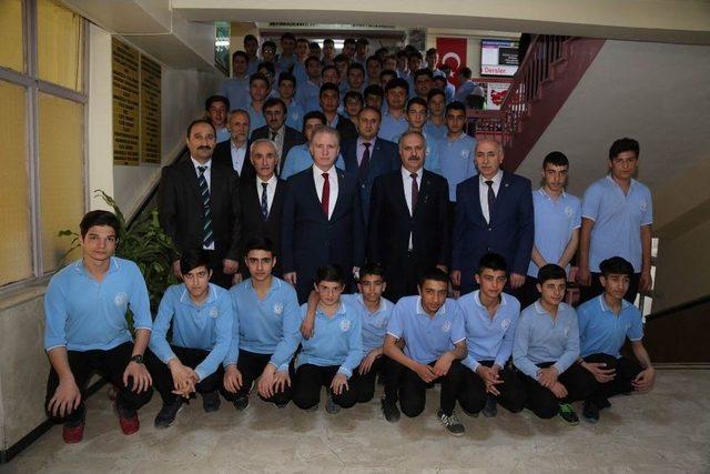 Vali Gül, İmam Hatip Lisesi’nde Öğrencilerle Buluştu