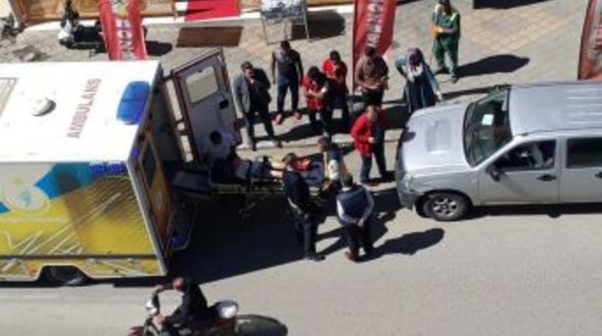 Otomobil Çocuğa Çarptı: 1 Yaralı