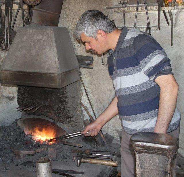 Kral Ra’dan Diriliş Ertuğrul’a Sivas Kılıcı