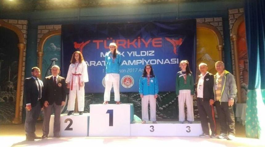 Kartepeli Karateciler, Şampiyonadan Madalyalarla D&ouml;nd&uuml;