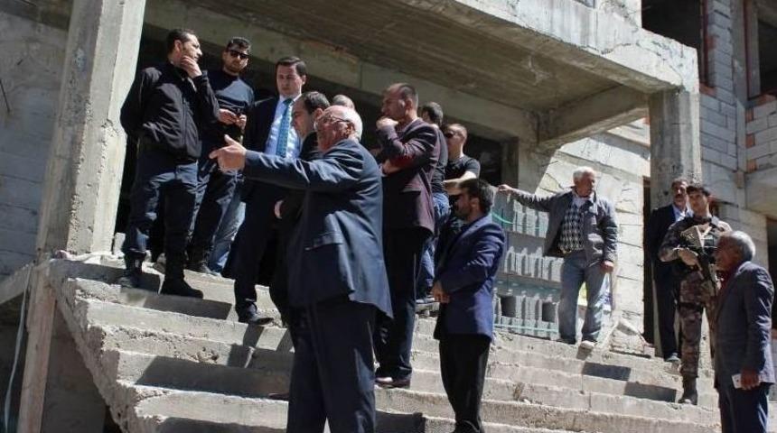 Kaymakam Uzan, Yapımı Devam Eden Halk Eğitim Merkezi İnşaatını İnceledi