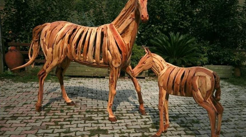 Ağa&ccedil; K&ouml;klerinden Bakın Ne Yapıyor