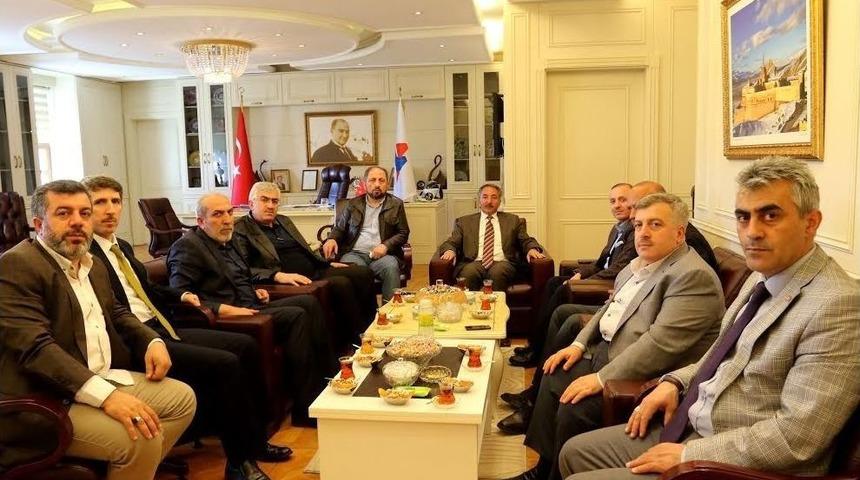 Ak Parti Erzurum İl Başkanı &Ouml;z, Ai&ccedil;&uuml; Rekt&ouml;r&rsquo;&uuml; Karabulut&rsquo;u Ziyaret Etti