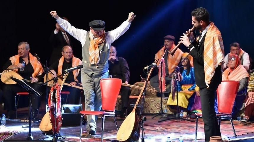 Uşak&rsquo;ta 8. Yaren Gecesi Yapıldı