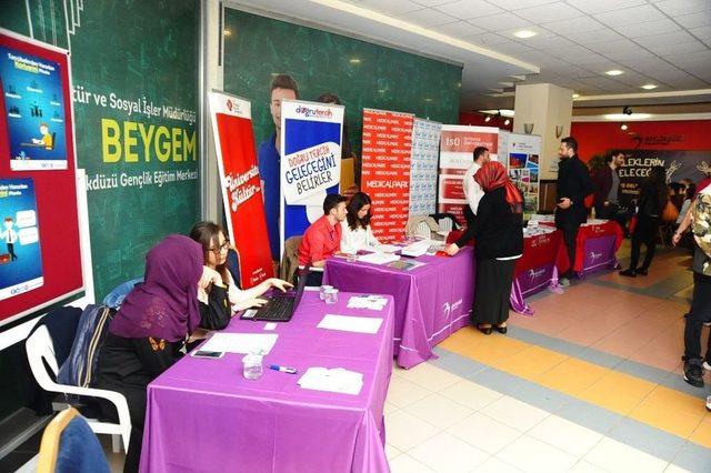 Mesleklerin Geleceği Beylikdüzü’nde Konuşuldu 3