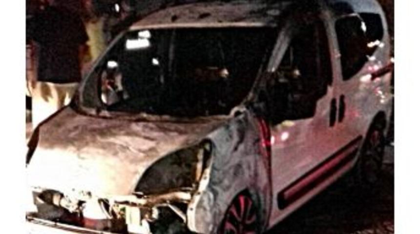 Şanlıurfa&rsquo;da 4 Otomobil Kundaklandı