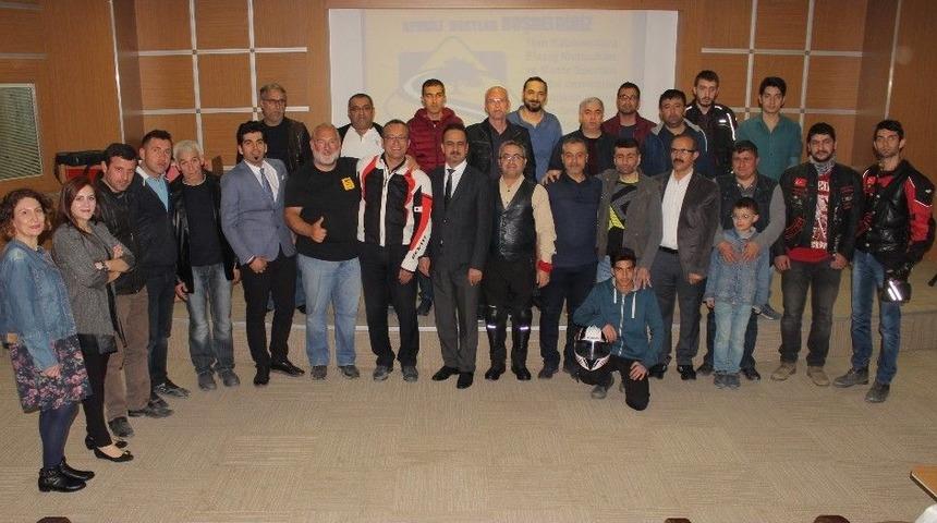 Motosiklette G&uuml;venilir S&uuml;r&uuml;ş Teknikleri Anlatıldı