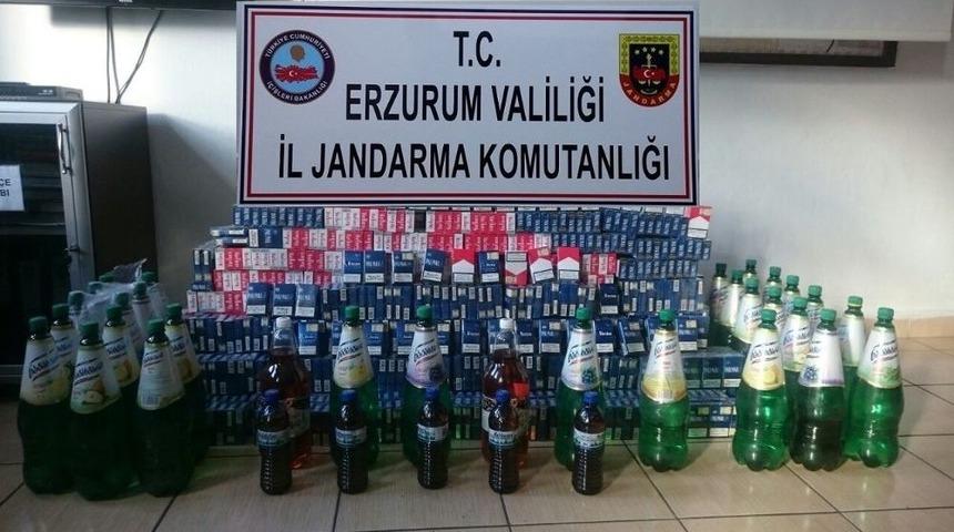 Polisten Ka&ccedil;an Otomobilden Ka&ccedil;ak Sigara Ve İ&ccedil;ki Ele Ge&ccedil;irildi