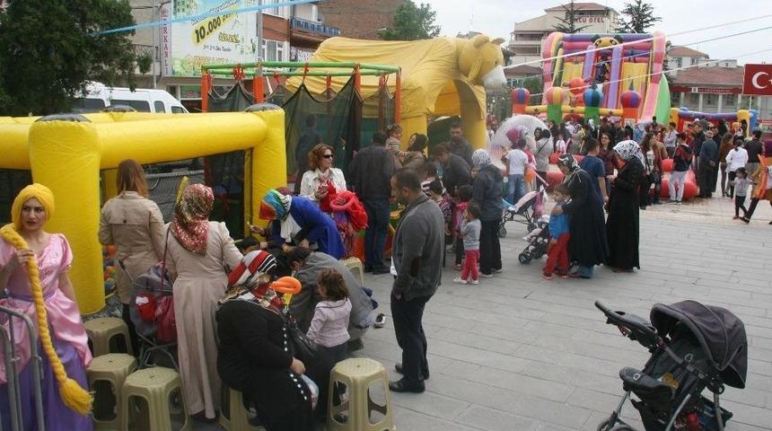 Boz&uuml;y&uuml;k Belediyesi 23 Nisan 5. &Ccedil;ocuk Festivali Hafta Sonu Şişme Oyun Gurupları İle Devam Edecek