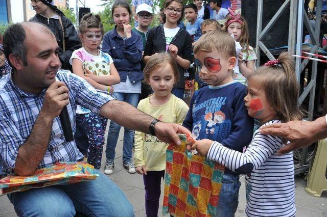 Bozüyük Belediyesi 23 Nisan 5. Çocuk Festivali Hafta Sonu Şişme Oyun Gurupları İle Devam Edecek