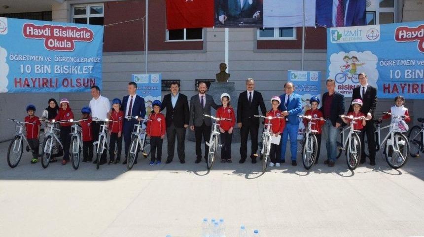 İzmit&rsquo;te 178 &Ouml;ğrenciye Bisikletleri Teslim Edildi
