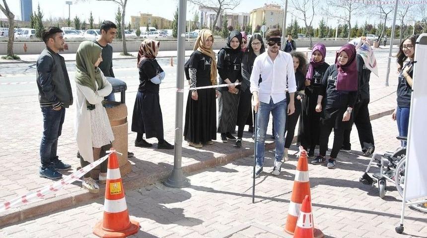 Sel&ccedil;uk &Uuml;niversitesi&rsquo;nde Engeller Empati Yolu İle Aşılıyor