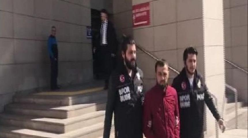 Derbide Volkan Demirel'e Cep Telefonu Atan Taraftar Yakalandı