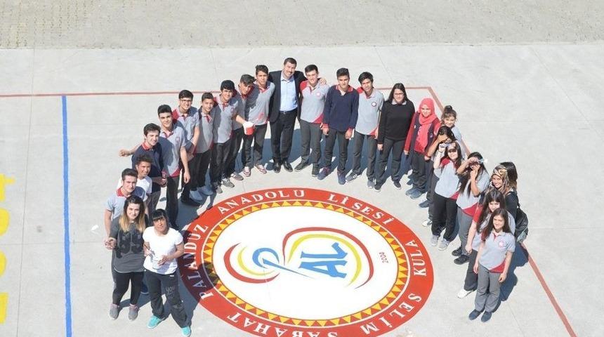 &Ouml;ğrencilerden Okul Bah&ccedil;esinde Estetik &Ccedil;alışma