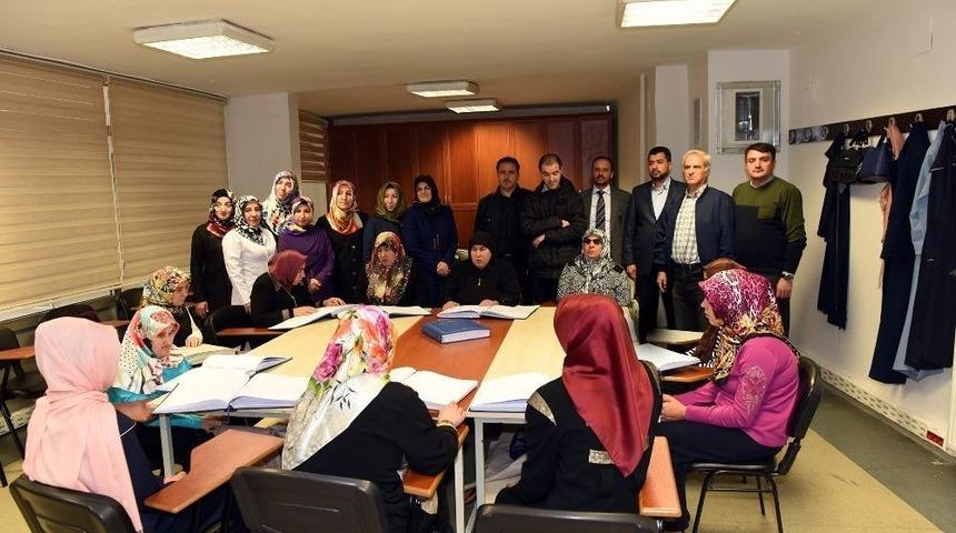 G&ouml;rmeyen G&ouml;zler Komek&rsquo;te Kur&rsquo;an İle Aydınlanıyor