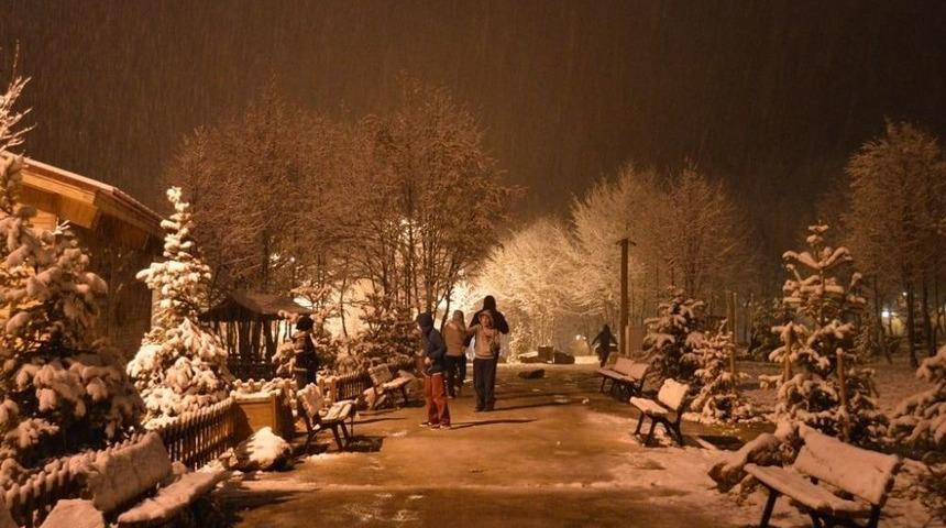 Diriliş Kampında Yılın Son Kar Keyfini &Ccedil;ıkarttılar