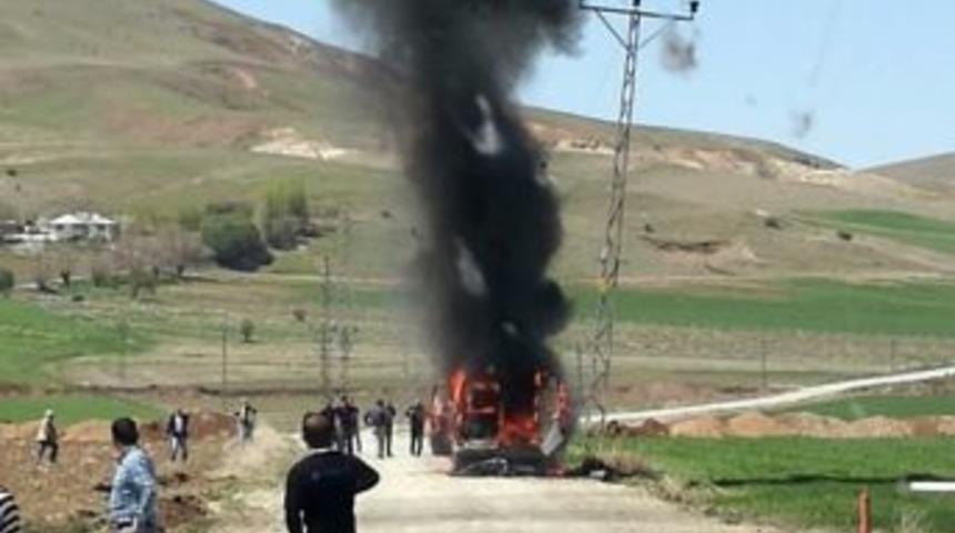 Minib&uuml;s Alev Alev Yandı