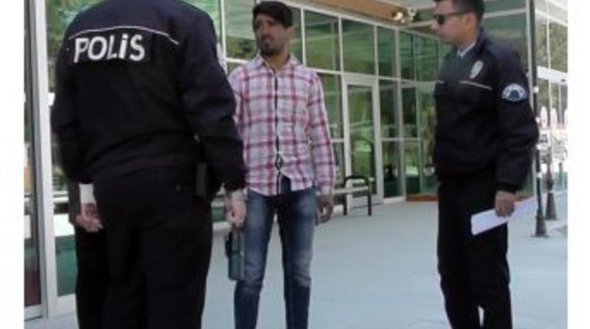 K&ouml;peğin Isırdığı Ka&ccedil;ak Afgan Hastaneye Gidince Yakalandı