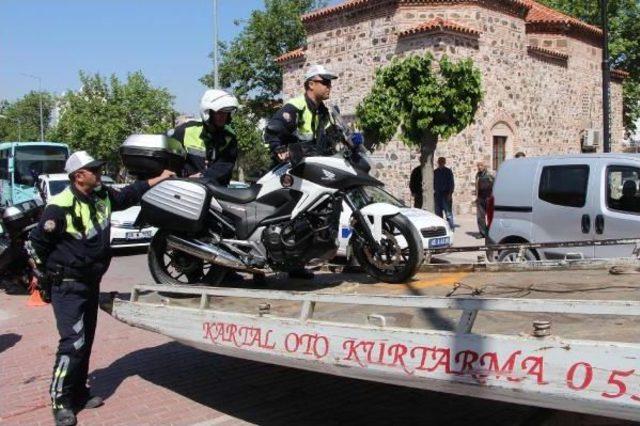 Ceza Kesilince, Hem Polisin Hem Kendi Motosikletini Yakmak Istedi