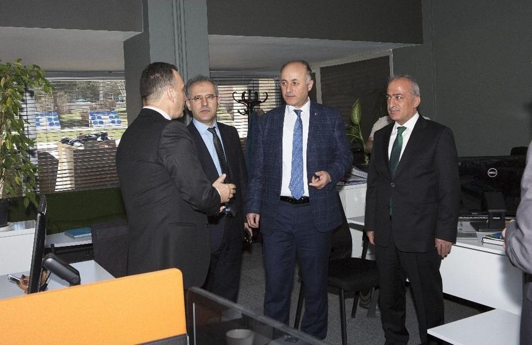 Vali Azizoğlu, Atat&uuml;rk &Uuml;niversitesinin &Ccedil;alışmalarını Yerinde İnceledi