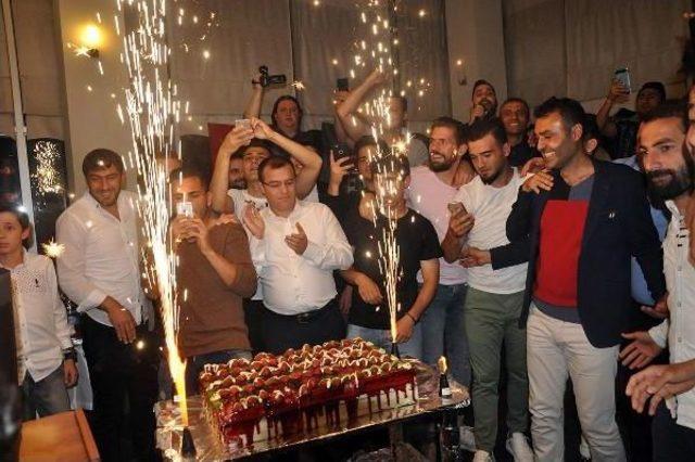 Turgutluspor Şampiyonluğu Kutladı