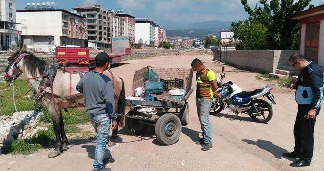 Mazgal Kapağı Hırsızları Suçüstü Yakalandı