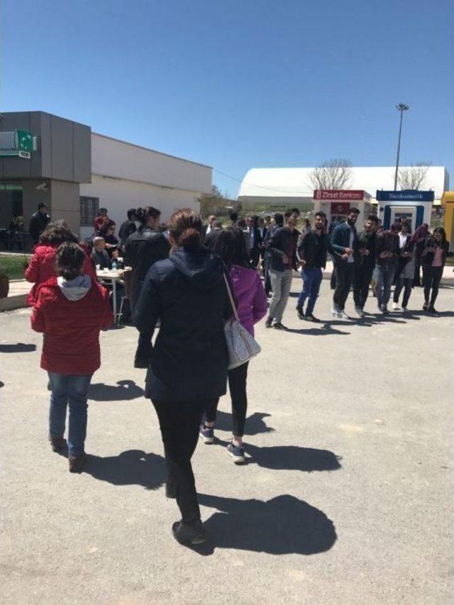 Yyü’de Fakir Öğrenciler Yararına Kermes