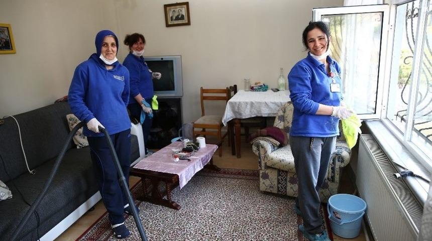 Kadık&ouml;y Belediyesi&rsquo;nden Evlere Temizlik Hizmeti