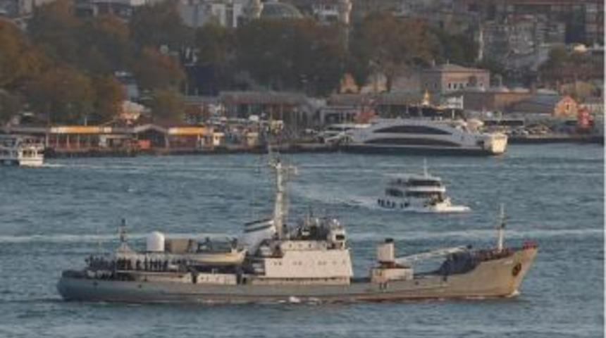 Sarıyer&rsquo;de Rus Savaş Gemisi Y&uuml;k Gemisi İle &Ccedil;arpıştı