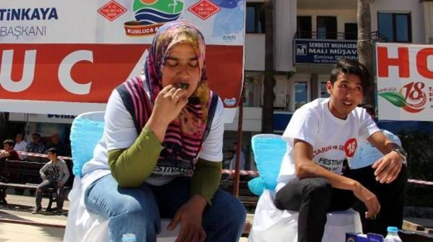 3 Dakikada 308 Gram Acı Biber Yedi