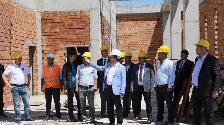 Muratbey Uşak Yeni Salonu I&ccedil;in G&uuml;n Sayıyor