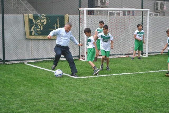 Mehmet Topal, Suriyeli Yetim Çocukları Sevindirdi