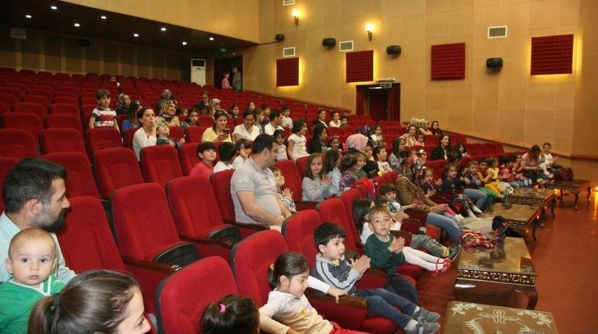 "&ccedil;i&ccedil;eğim Solmasın" Adlı &Ccedil;ocuk Oyunu Sahnelendi