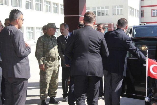 Erzurum Valisi Azizoğlu, Yaralı Teğmeni Hastanede Ziyaret Etti