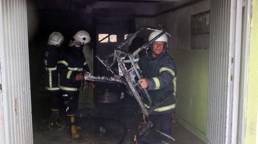 Şanlıurfa’da Kibritle Oynayan Çocuklar Bodrumu Yaktı