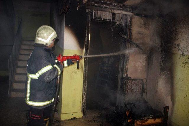 Şanlıurfa’da Kibritle Oynayan Çocuklar Bodrumu Yaktı