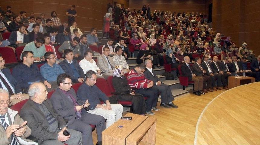 Prof. Dr. Kırbaşoğlu&rsquo;ndan &Ouml;ğrencilere &ldquo;islam D&uuml;nyasına A&ccedil;ılın&rdquo; Tavsiyesi