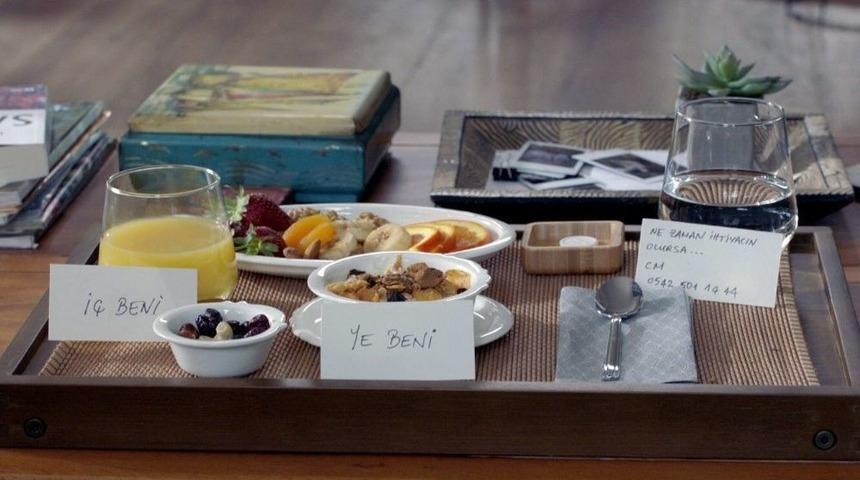 Fi&rsquo;deki Telefonu Arayanlar Seti Ziyaret Etme Şansı Yakaladı