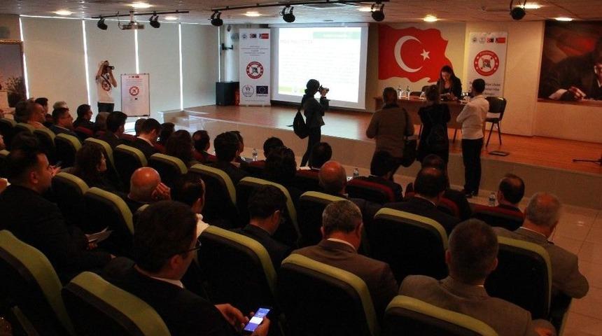 Gen&ccedil;lik İş Başında