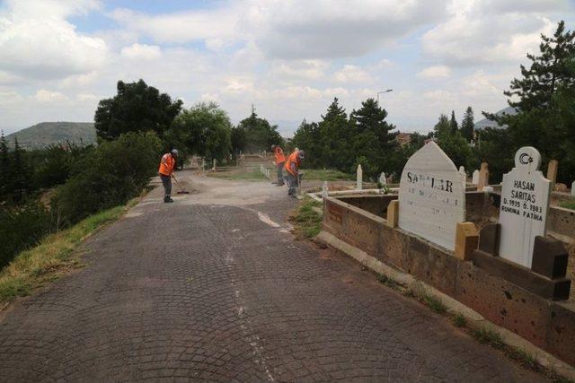 Melikgazi Belediye Sınırları İçerisindeki 28 Mezarlıkta Çevre Düzenleme Çalışması