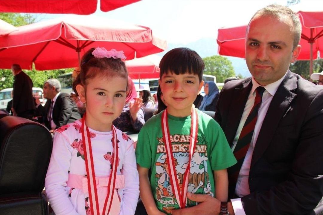 Yaşları K&uuml;&ccedil;&uuml;k Yaptıkları İş B&uuml;y&uuml;k