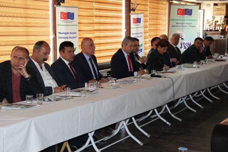 Şemdinli’de Esnaf Toplantısı Düzenlendi G5