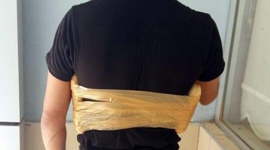 Koltuğunun Altına Sardığı Esrarla Yakalandı